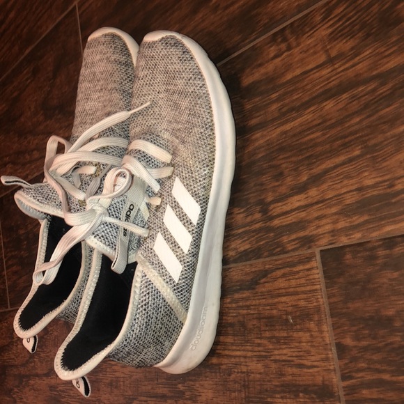 adidas tennis shoes - Picture 2 of 3